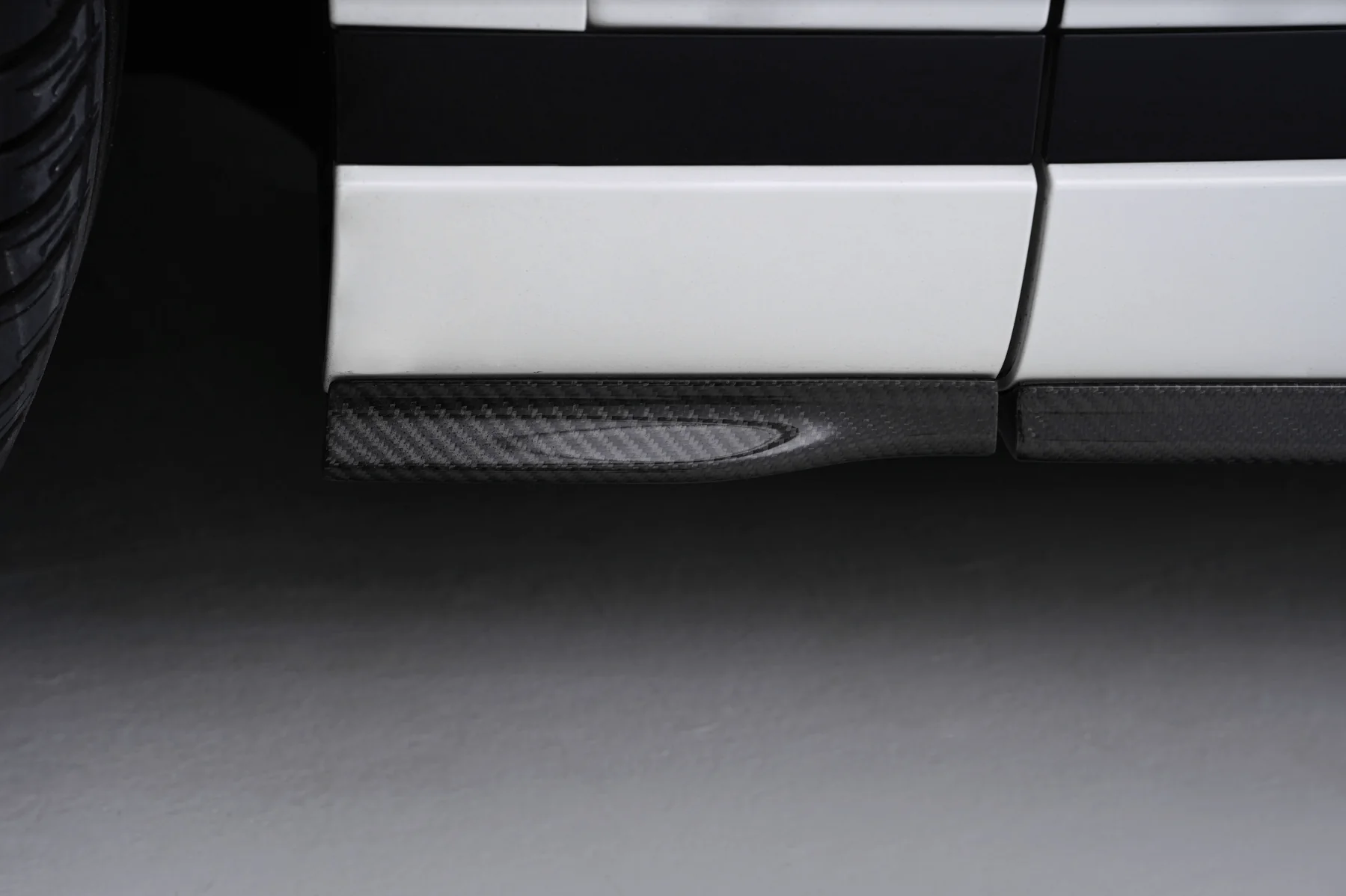 GENESIS GV70 ADRO CARBON FIBER SIDE SKIRT